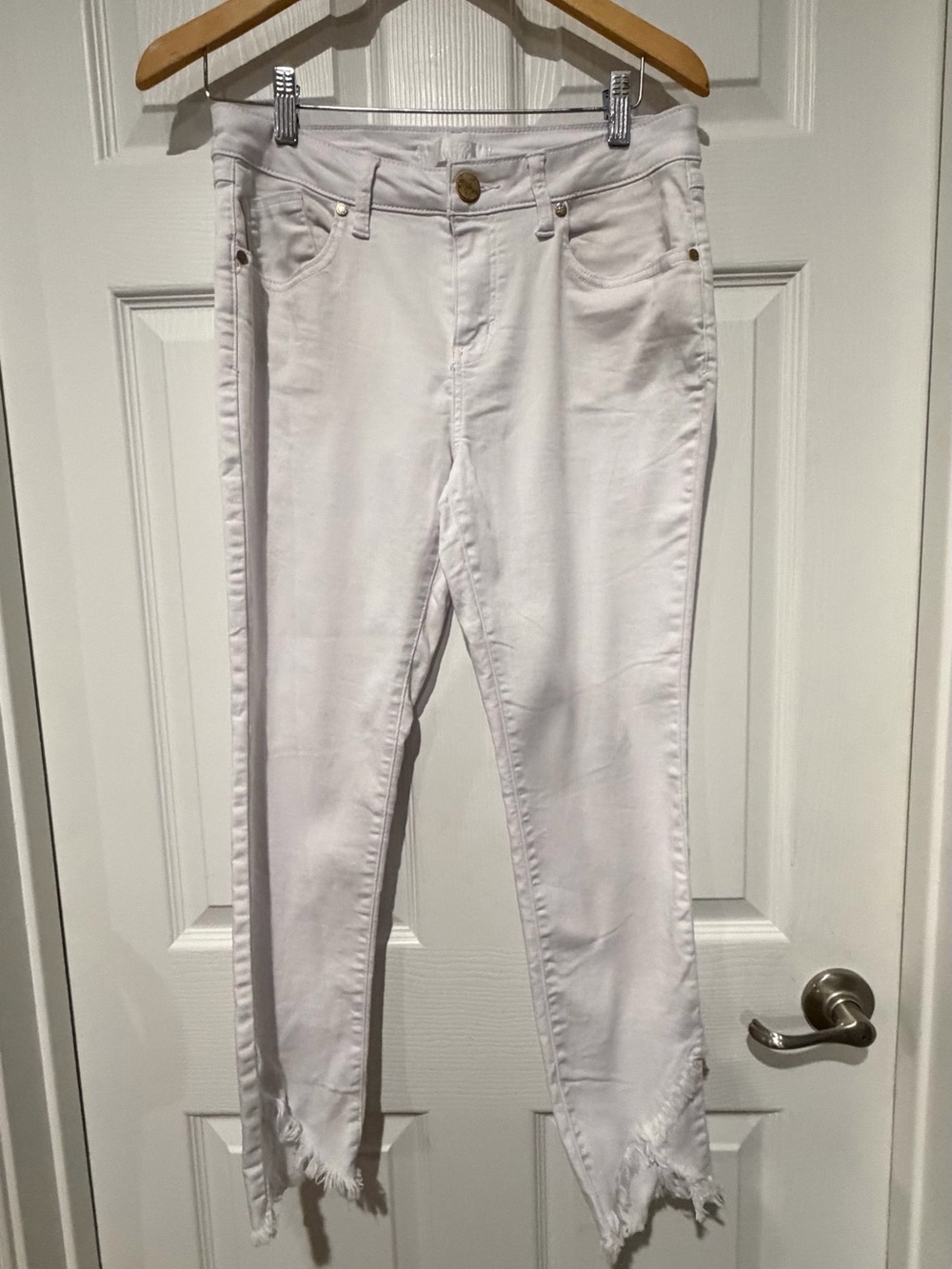 1822 Denim White Cropped Frayed-Hem Jeans